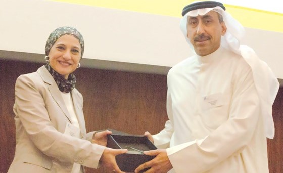 م.مصطفى النجار يتسلم جائزة أفضل شبكة إنترنت في الكويت ﻿