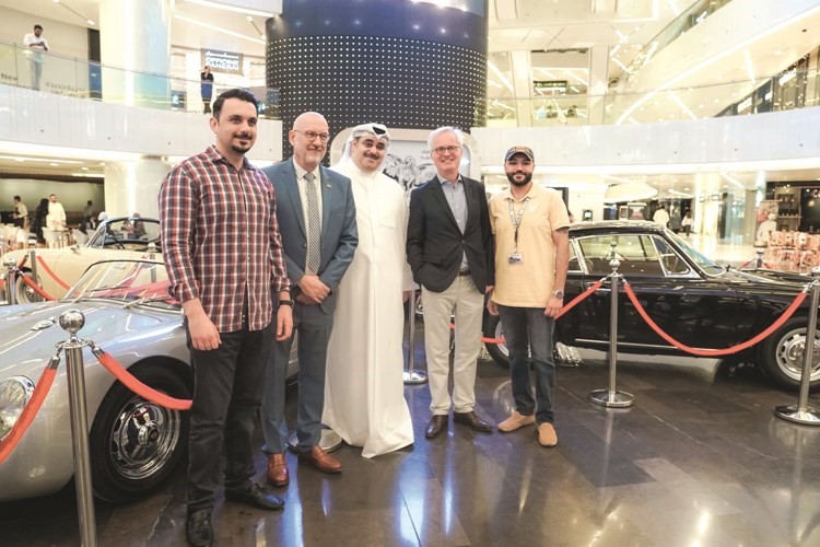 ﻿م.زكريا دشتي وعبدالله عيسى خضير مع ممثلي السفارة الألمانية في الكويت﻿