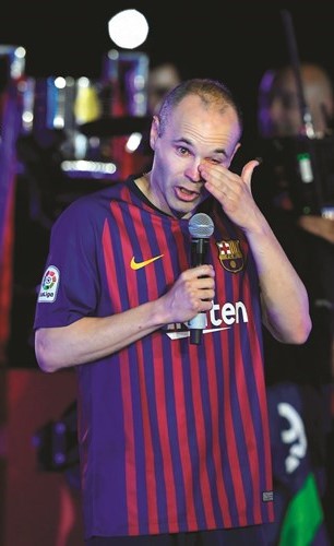 بالفيديو.. وداع.. ودموع..  وتتويج في «الكامب نو»