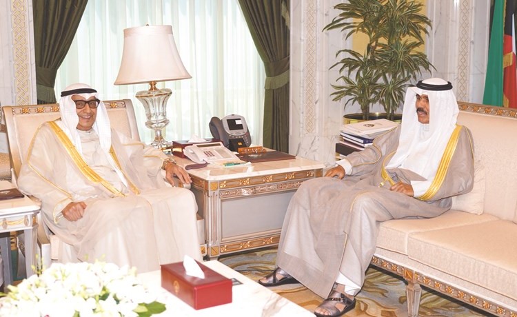 سمو ولي العهد الشيخ نواف الأحمد مستقبلا السفير خالد الدويسان ﻿