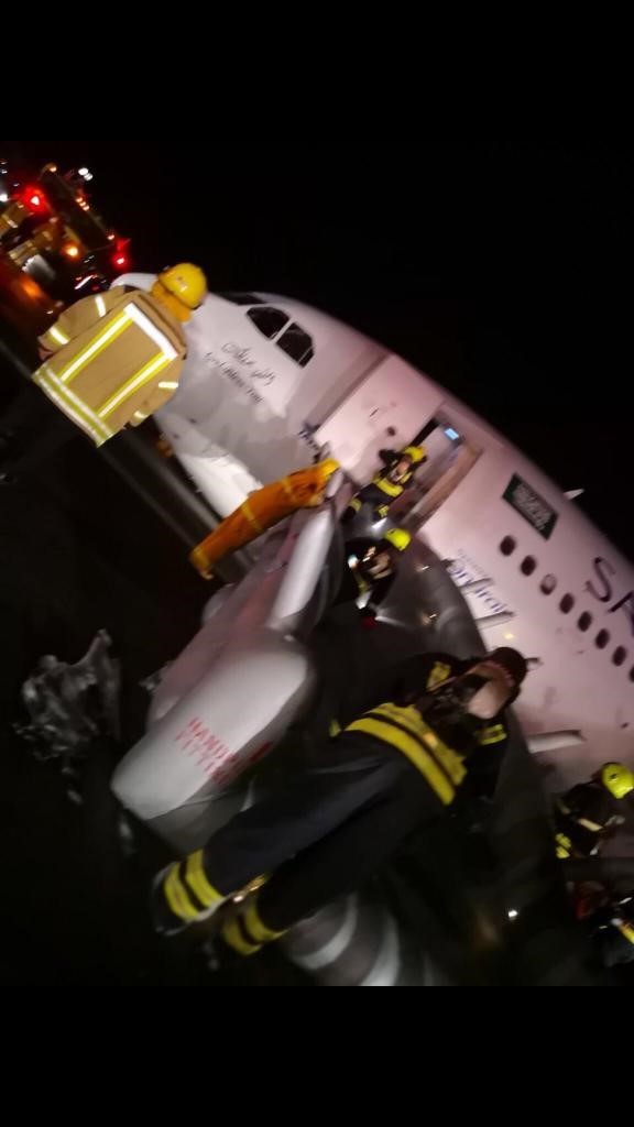 إصابة 53 راكباً إثر هبوط طائرة سعودية اضطرارياً في مطار جدة