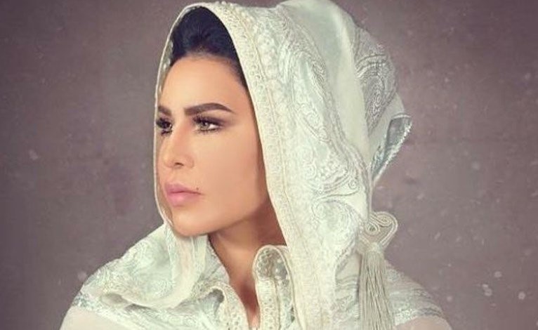 تعليق أحلام على الزفاف الملكي يستفزّ المتابعين.. عينها على ثروة الملكة اليزابيث؟!