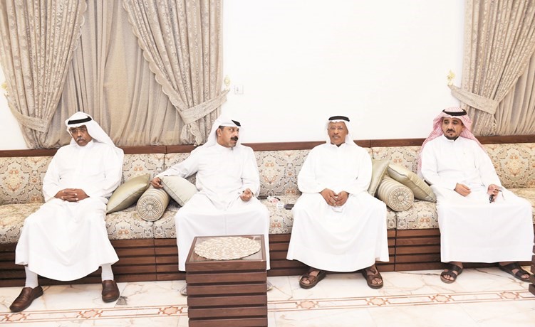 اللواء إبراهيم العميري وعدد من المهنئين 	(متين غوزال)﻿
