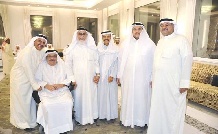 المستشار فيصل المرشد وعادل الزواوي يقدمان التهاني بحضور م. عبدالمحسن الخرافي ونبيل الخرافي﻿