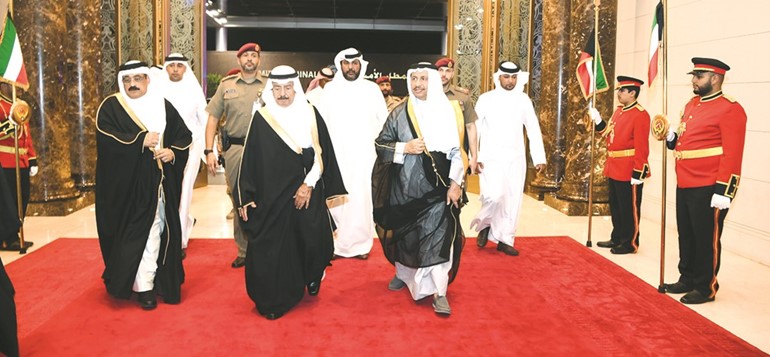 سمو الشيخ جابر المبارك مودعا رئيس وزراء البحرين ﻿