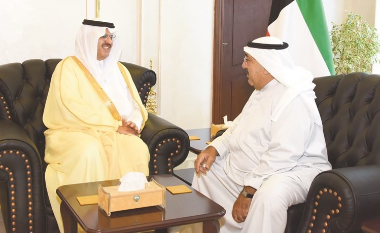 الشيخ ناصر صباح الاحمد مستقبلا السفير السعودي ﻿