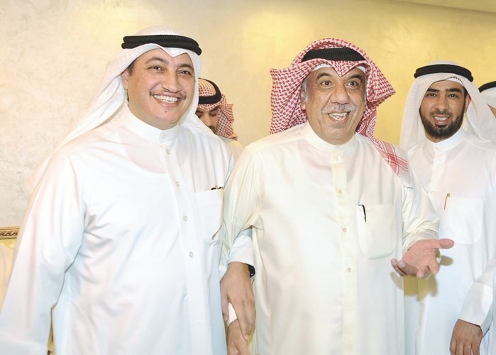 عسكر العنزي مع بعض الحضور﻿