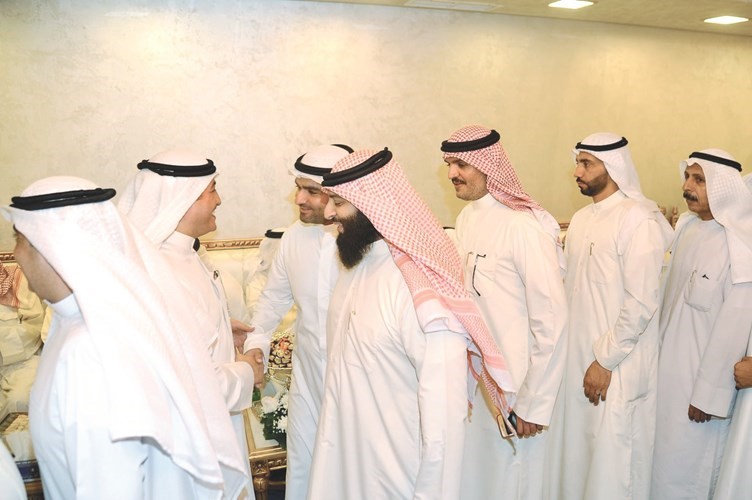 عسكر يتلقى التهاني﻿