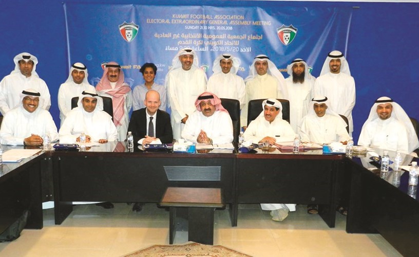 جانب من اجتماع مجلس إدارة اتحاد الكرة﻿