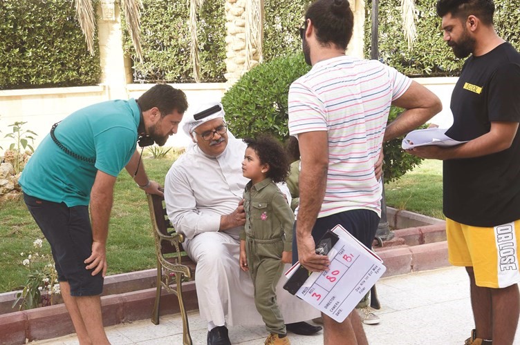 الزعبي مع الفنان داود حسين وتوجيهات قبل تصوير أحد مشاهد عبرة شارع﻿