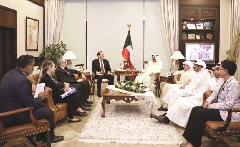 نائب وزير الخارجية خالد الجارالله أثناء اجتماعه مع السفير بريت ماكغورك﻿