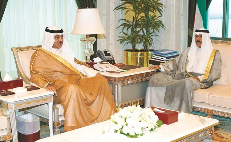 سمو ولي العهد الشيخ نواف الأحمد مستقبلا الشيخ صباح الخالد﻿