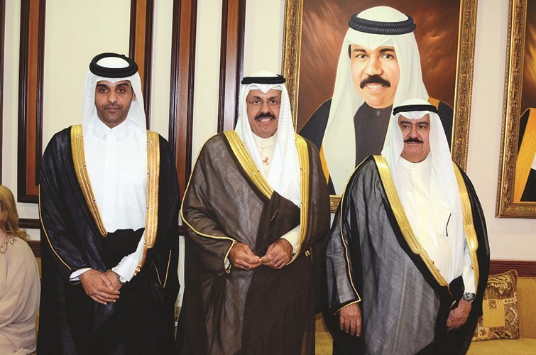 الشيخ أحمد النواف والشيخ عبدالله آل ثاني يهنئان ﻿