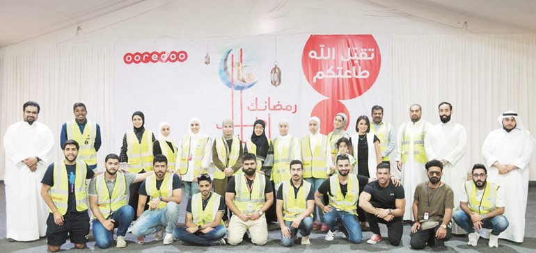 جانب من مشاركة الهيئة العامة للشباب في توزيع وجبات الإفطار مع متطوعي نعين ونعاون﻿