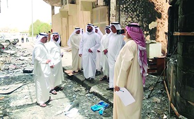 الشعيب ومجلس الإدارة يتفقدون آثار الحريق﻿