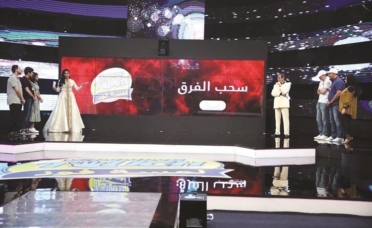 سحب الفرق المتنافسة بحضور مقدمي البرنامج محمد لويس وأمل العوضي 	(عادل سلامة)﻿