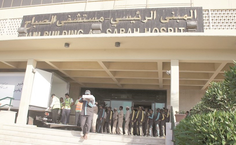 توزيع وجبات الإفطار على العاملين في منطقة الصباح الطبية﻿