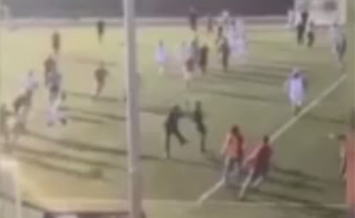 بالفيديو.. أسوأ اعتداء على حكم بالملاعب البريطانية