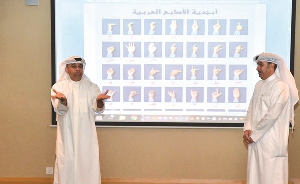 السبيعي يمين الصورة أثناء التدريب ﻿