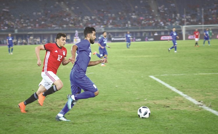 الأزرق.. «فوق الزين»