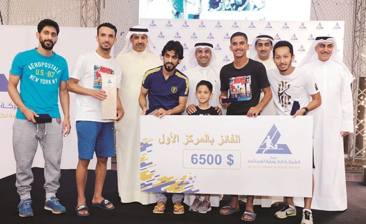تتويج أصدقاء صالح الشيخ بلقب دورة الكبار﻿