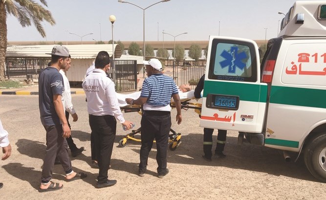 نقل حارس الأمن لتلقي العلاج ﻿