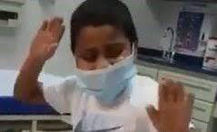 بالفيديو.. طفل في السعودية يرقص بكل براءة تعبيراً عن فرحه بعد نجاح عملية زراعة كلى له