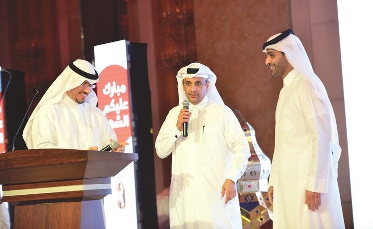 الشيخ محمد بن عبدالله آل ثاني ود.حمد النعيمي ومجبل الأيوب خلال الغبقة ﻿