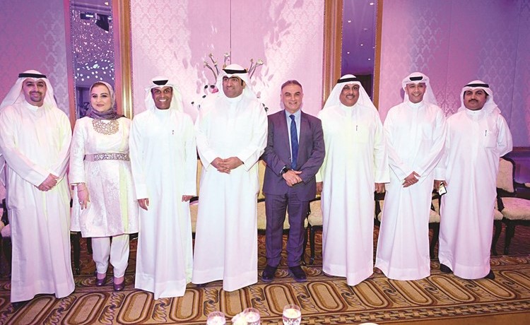 خالد الروضان ود.عبدالكريم تقي ود.خالد الفاضل وأحمد الفارس وسميرة الغريب وعيد الرشيدي يتوسطون الحضور﻿