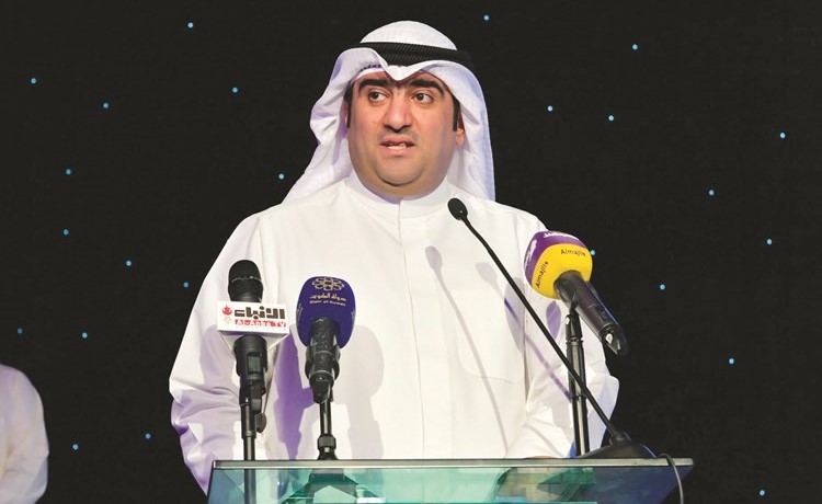 خالد الروضان متحدثا خلال الغبقة﻿