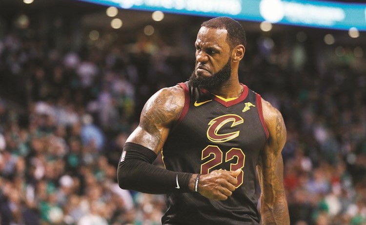 الملك جيمس يقود كليفلاند إلى نهائيالـ «NBA»