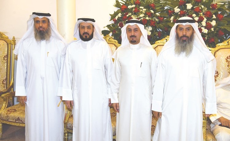 المرداس مع عبدالله البرغش وعدد من المهنئين﻿