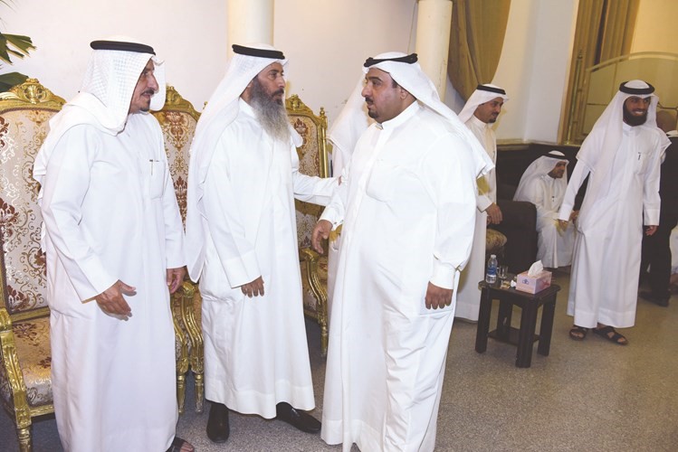 نايف المرداس مستقبلا المهنئين﻿