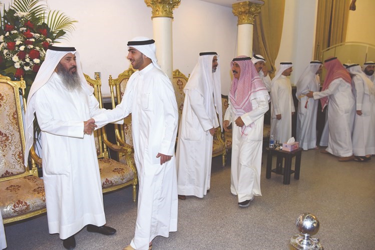 نايف المرداس خلال استقباله ابناء الدائرة﻿