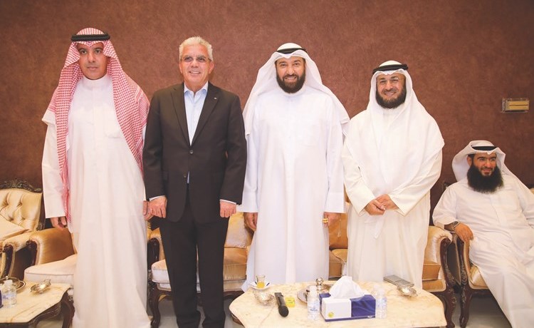 د. علي العمير والسفير الفلسطيني وماضي الهاجري﻿