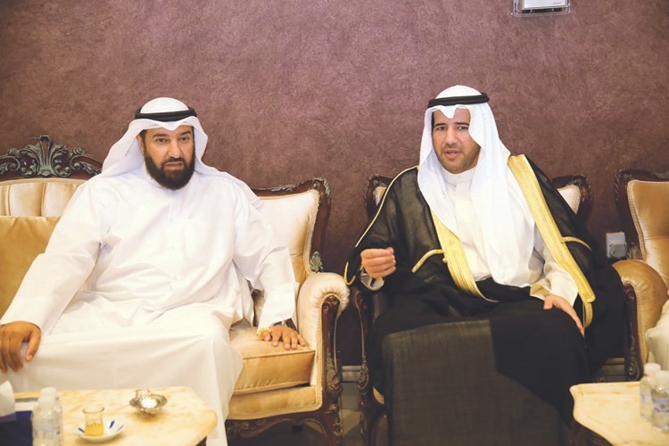 الشيخ عبدالله الأحمد ود. علي العمير﻿