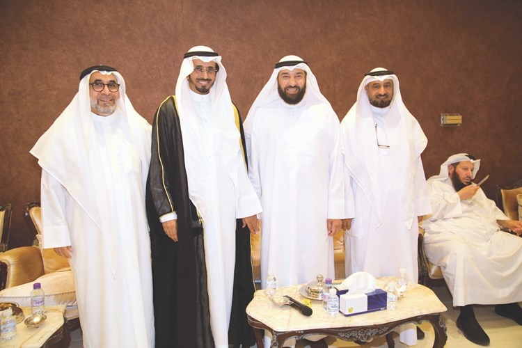 د. علي العمير ود. محمد الطبطبائي وعدد من المهنئين﻿