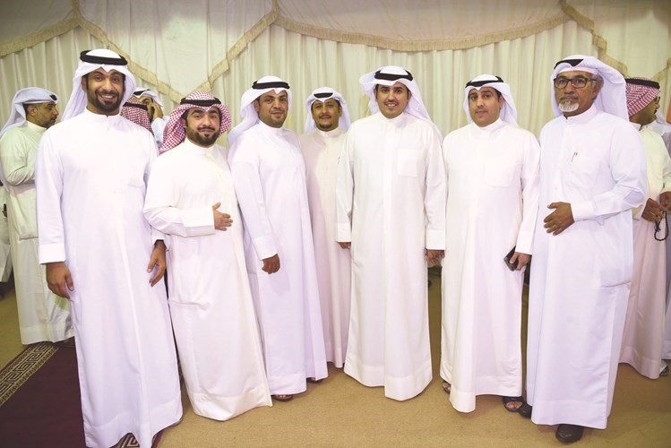 ناصر الدوسري مع أبناء الدائرة﻿