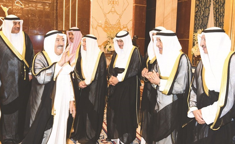 صاحب السمو الأمير الشيخ صباح الأحمد محييا مستقبليه﻿