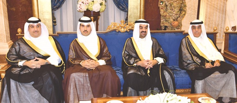 الشيخ مشعل جابر العبدالله والشيخ صباح ناصر المحمد والشيخ خالد البدر﻿