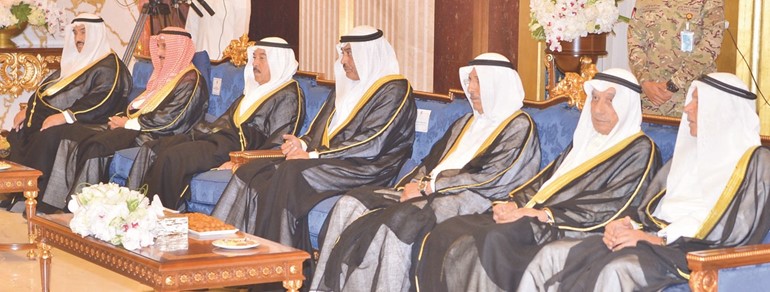 سمو الشيخ ناصر المحمد والشيخ د. إبراهيم الدعيج ود. سالم الجابر والشيخ صباح الخالد ود. عبدالله بشارة﻿