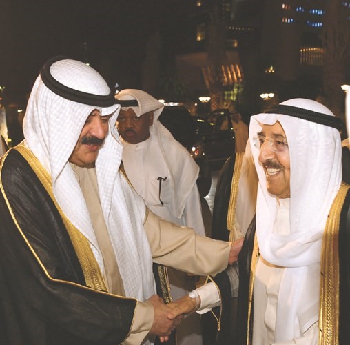 صاحب السمو مصافحا خالد الجارالله﻿