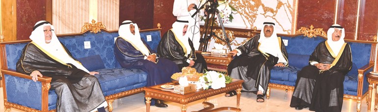الشيخ جابر العبدالله والشيخ مشعل الأحمد والشيخ سالم صباح الناصر والشيخ علي العبدالله والشيخ علي الجراح﻿