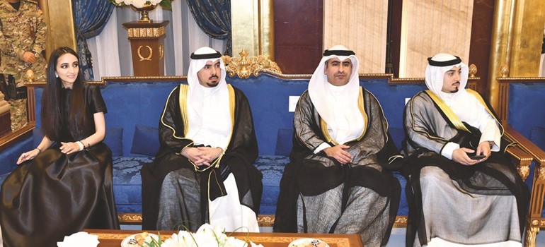 عدد من منتسبي وزارة الخارجية﻿