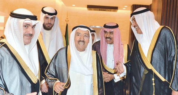 صاحب السمو الأمير الشيخ صباح الأحمد وسمو ولي العهد الشيخ نواف الأحمد لدى وصولهما إلى وزارة الخارجية وفي استقبال سموهما الشيخ صباح الخالد