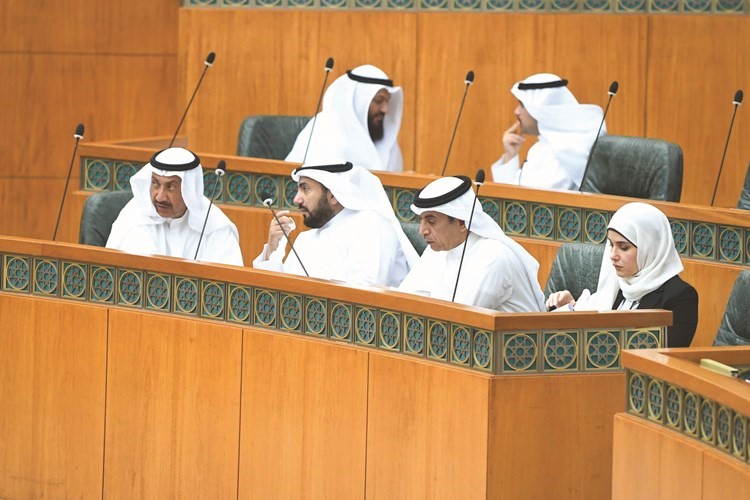 د. جنان بوشهري ود. حامد العازمي والشيخ د.باسل الصباح وم. حسام الرومي ﻿