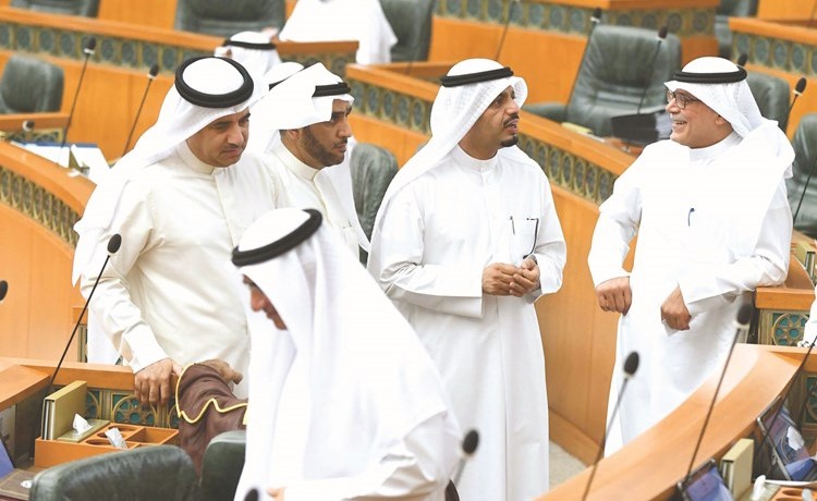 صلاح خورشيد وماجد المطيري ومحمد الدلال ود.عودة الرويعي﻿