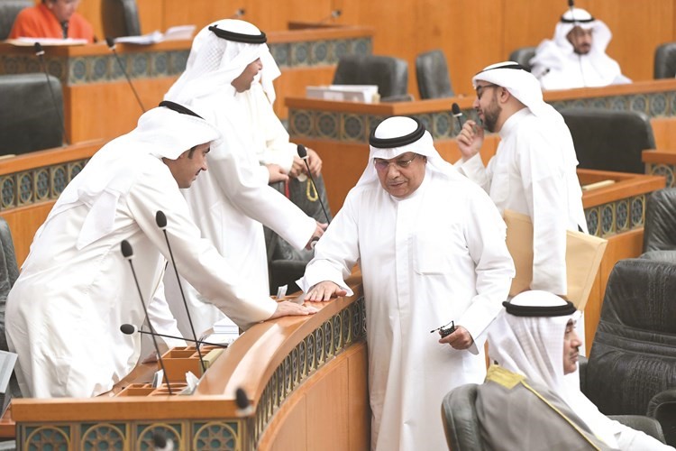 الشيخ خالد الجراح وناصر الدوسري خلال الجلسة﻿