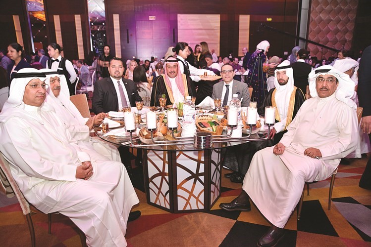 الشيخ فيصل الحمود ونجله والزميل عدنان الراشد ووليد كنفاني وانطوان فلوطي وبدر الحماد وحسن الصايغ أثناء الاحتفالية
