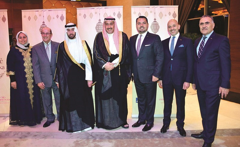 الشيخ فيصل الحمود ونجله يتوسطان كمال كوكاش ورافي طوريكيان وانطوان فلوطي وعدنان سعد وإقبال الحداد﻿